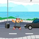 Ένας άνδρας με κόκκινο καπέλο και ανυψωμένα χέρια μπροστά από ένα μαύρο αυτοκίνητο σε έναν δρόμο με φόντο θάλασσα και ουρανό